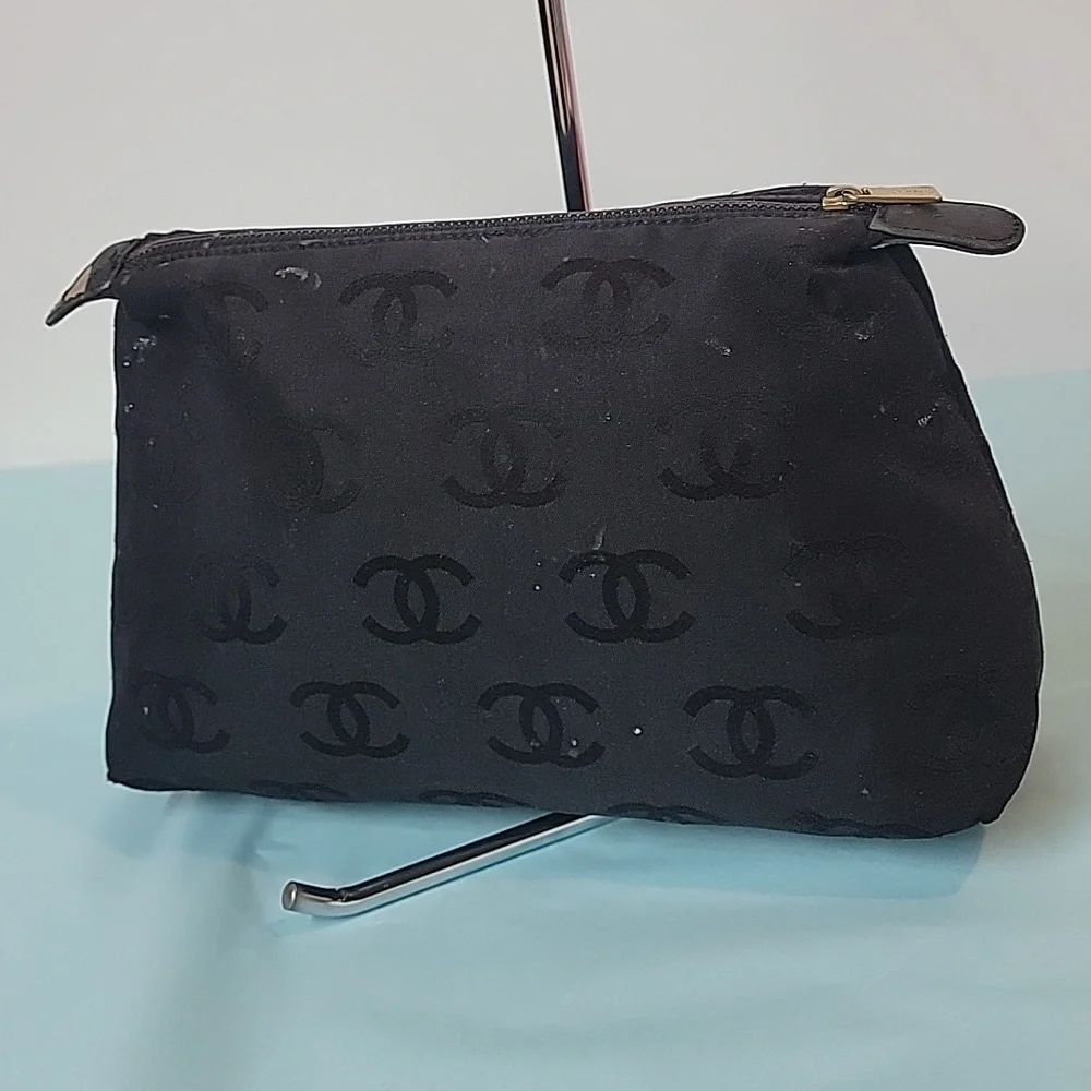 Chanel CC Logo Zip Closure Makeup Bag - Picture 7 of 16
